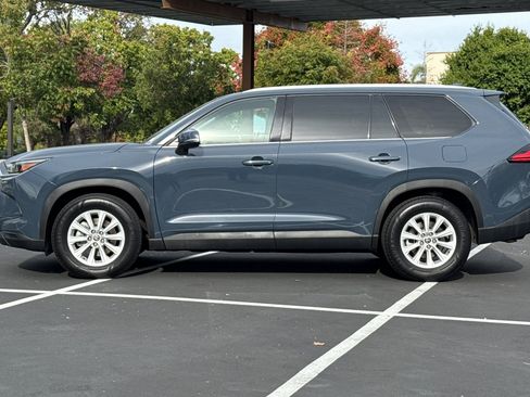 Used 2024 Toyota Grand Highlander AWD image 8