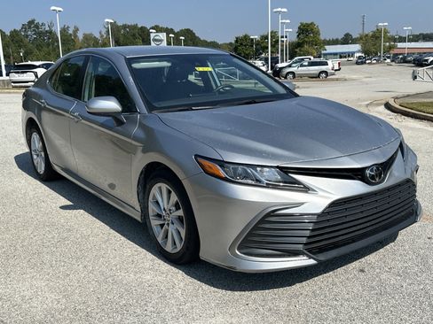 Used 2023 Toyota Camry LE image 3
