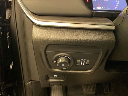 Used 2022 Jeep Grand Cherokee L Overland w/ Luxury Tech Group IV image 21