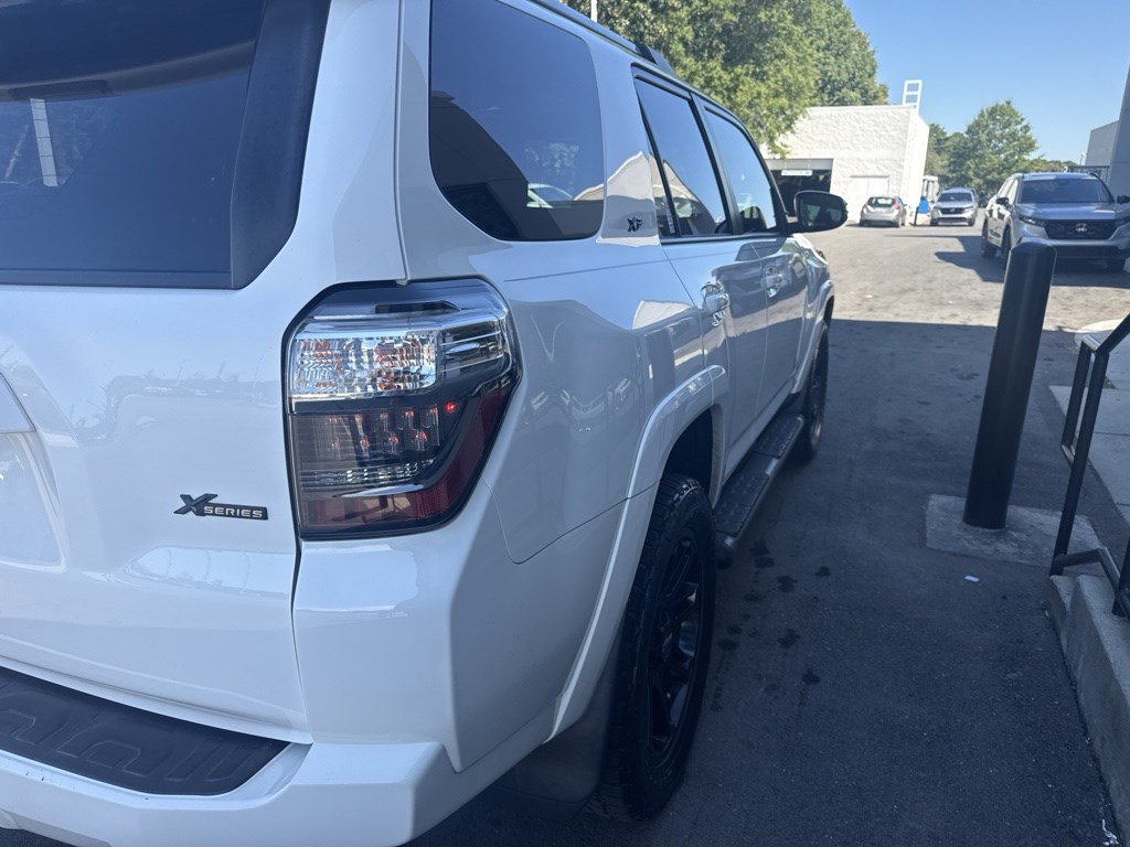 Used 2021 Toyota 4Runner SR5 Premium w/ Moonroof Package AWD/4WD image 4