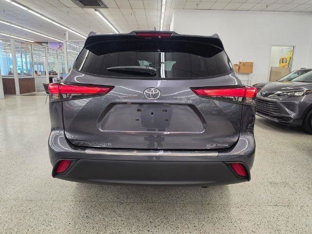 Used 2020 Toyota Highlander XLE AWD/4WD image 6