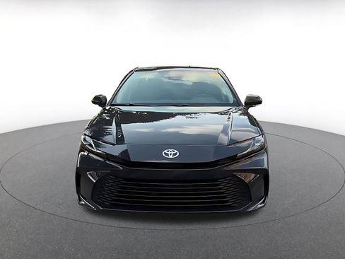 Used 2025 Toyota Camry LE image 5
