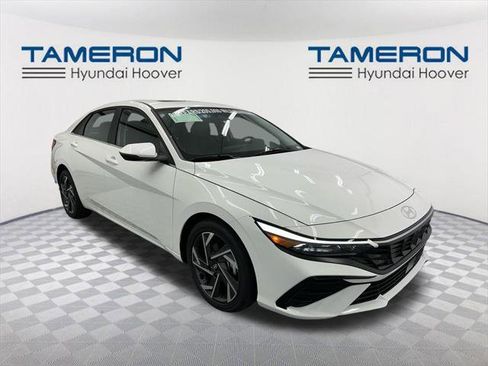 New 2025 Hyundai Elantra Limited image 7