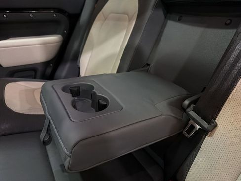 Used 2024 Land Rover Defender 110 X-Dynamic SE image 33