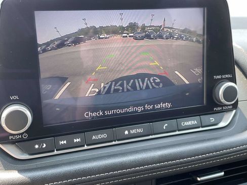 Used 2025 Nissan Rogue SV AWD/4WD image 16
