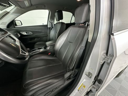 Used 2017 Chevrolet Equinox Premier w/ Enhanced Convenience Package FWD image 11