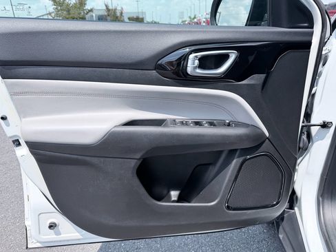 Used 2022 Jeep Compass Limited image 30