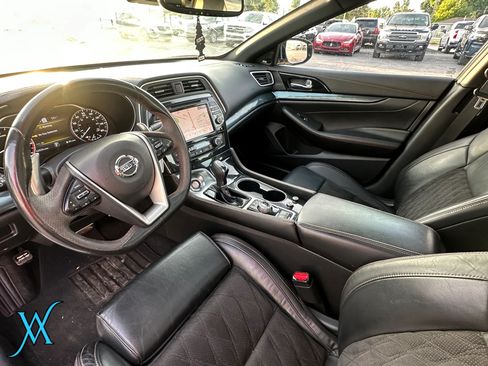 Used 2021 Nissan Maxima SR w/ Sport Mat Group FWD image 17