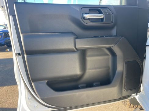 Used 2025 Chevrolet Silverado 1500 Custom Trail Boss w/ Turbomax Blackout Package image 9