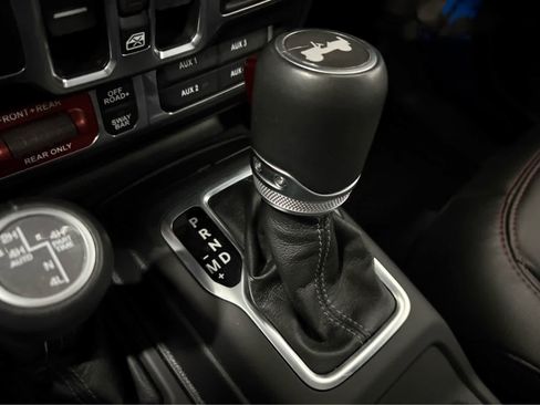 Used 2024 Jeep Wrangler Unlimited Rubicon AWD/4WD image 23