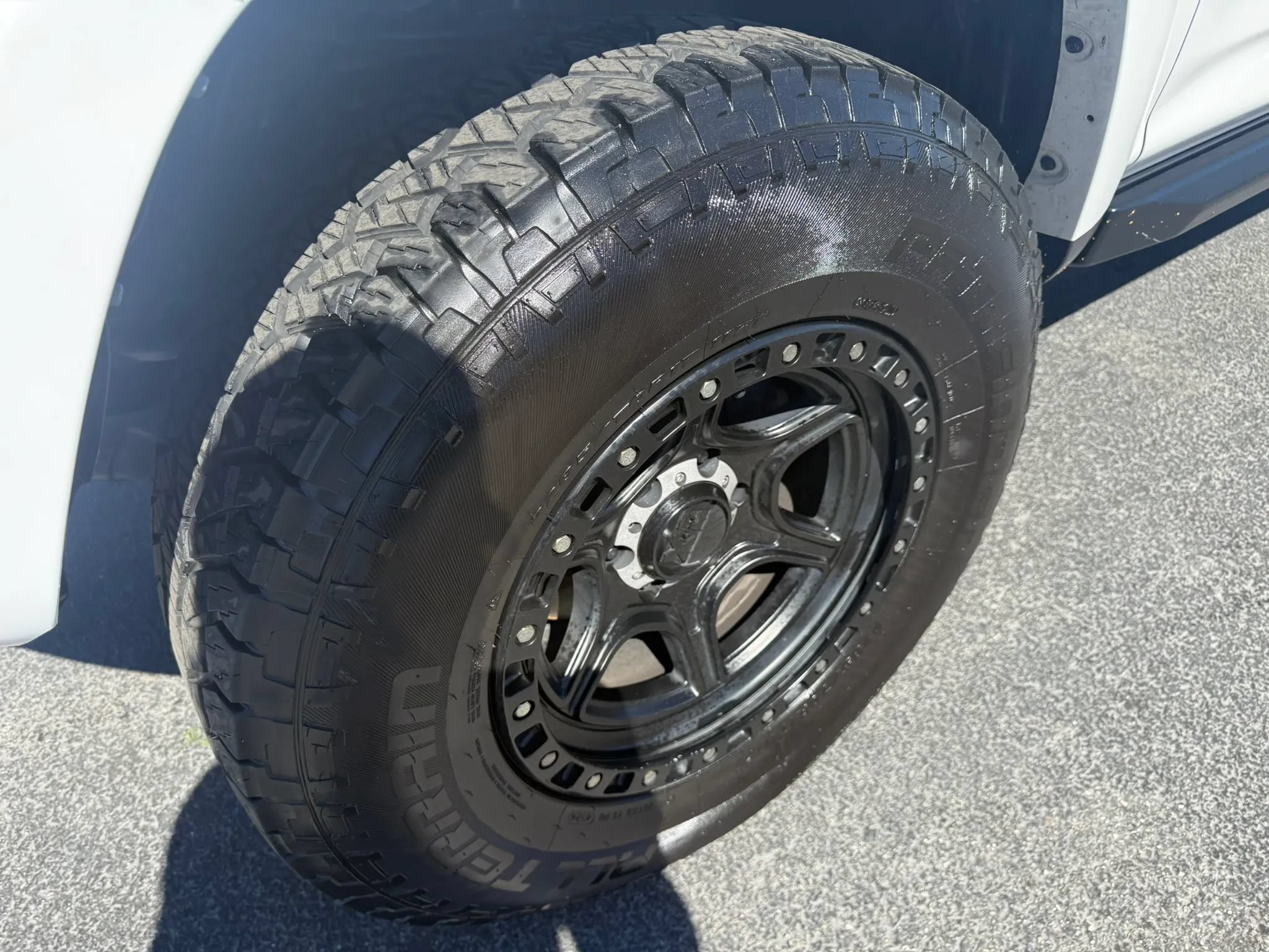 Used 2018 Toyota 4Runner SR5 AWD/4WD image 30