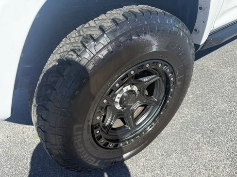Used 2018 Toyota 4Runner SR5 AWD/4WD image 30