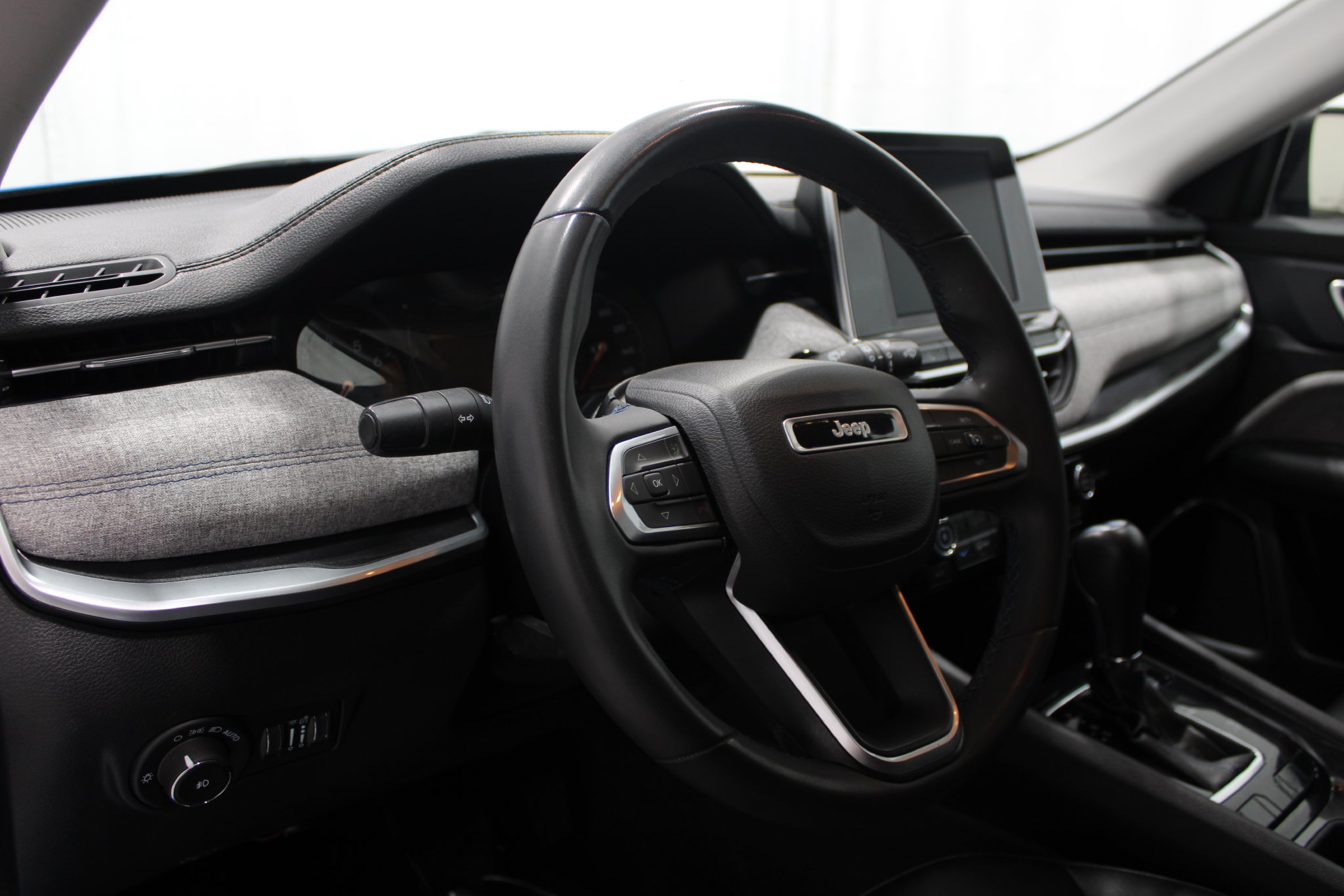 Used 2022 Jeep Compass Latitude w/ Sun and Sound Group FWD image 12