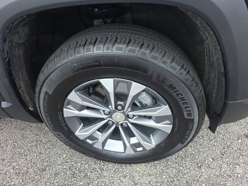 New 2026 Chevrolet Equinox LT w/ Convenience Package II AWD/4WD image 9