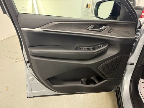 New 2025 Jeep Grand Cherokee Limited w/ Luxury Tech Group II image 13