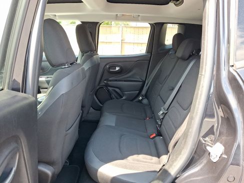 Used 2016 Jeep Renegade Latitude AWD/4WD image 12