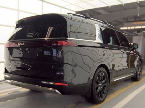 Used 2022 Kia Carnival SX Prestige FWD image 2