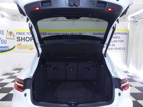 Used 2018 Porsche Macan image 26