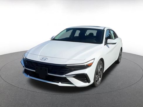 Used 2025 Hyundai Elantra SEL image 7