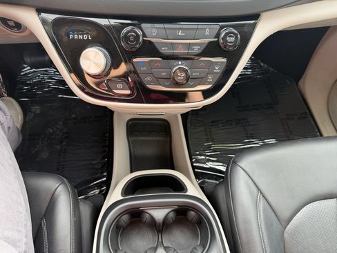 Used 2022 Chrysler Pacifica Touring-L FWD image 28