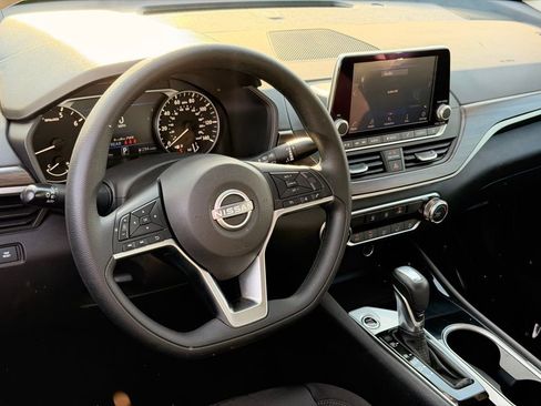 Used 2024 Nissan Altima 2.5 SV FWD image 20