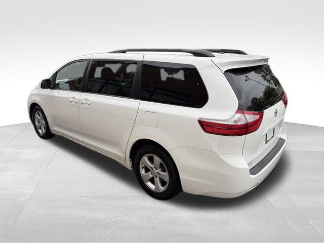 Used 2016 Toyota Sienna LE FWD image 31