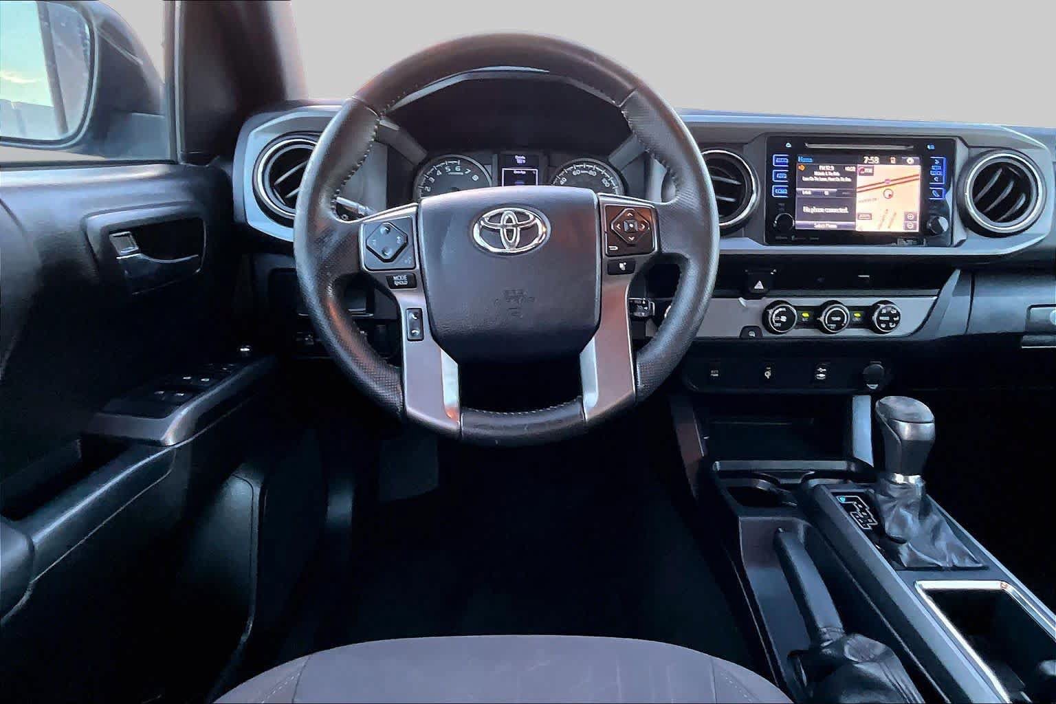Used 2017 Toyota Tacoma TRD Sport w/ Tow Package RWD image 6