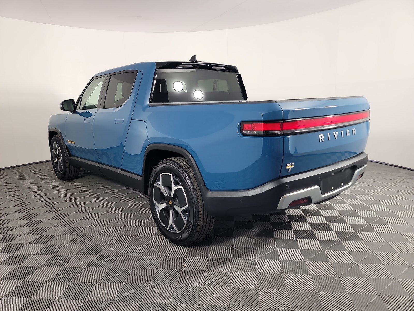 Used 2023 Rivian R1T Adventure Quad AWD/4WD image 3