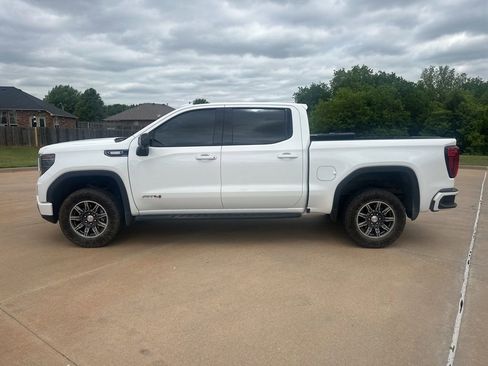 Used 2024 GMC Sierra 1500 AT4 w/ Technology Package AWD/4WD image 2