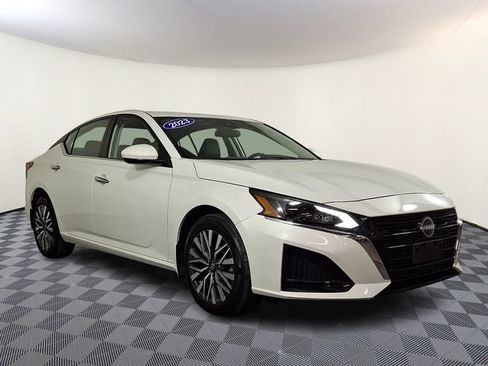 Used 2023 Nissan Altima 2.5 SV AWD/4WD image 1