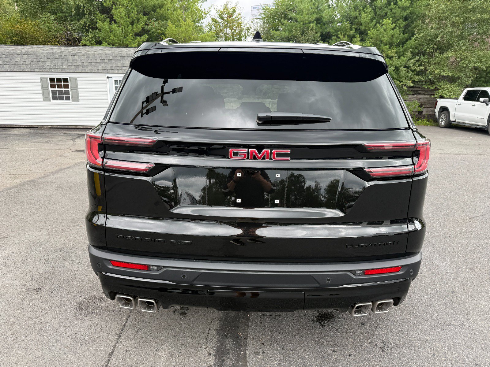 New 2027 GMC Acadia Elevation w/ Black Edition AWD/4WD image 4
