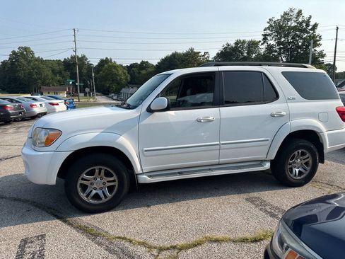 Used 2007 Toyota Sequoia SR5 AWD/4WD image 4