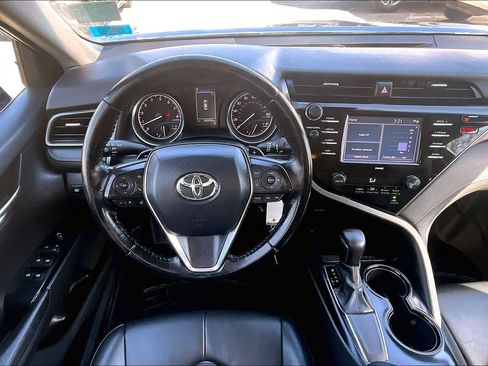 Certified 2020 Toyota Camry SE image 6