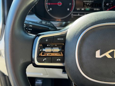 Certified 2023 Kia Sorento S w/ Panoramic Sunroof Package image 18