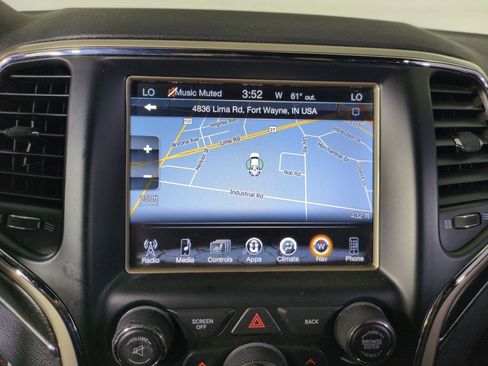 Used 2015 Jeep Grand Cherokee Limited w/ Luxury Group II image 19