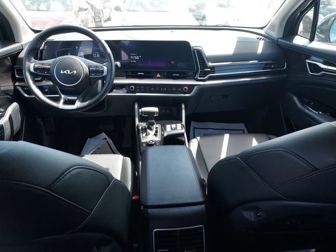 Used 2025 Kia Sportage EX FWD image 10