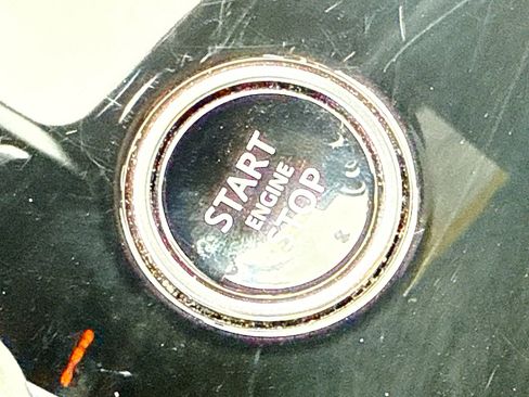 Used 2025 Land Rover Range Rover Sport image 35