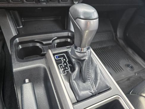 Used 2021 Toyota Tacoma Limited image 24