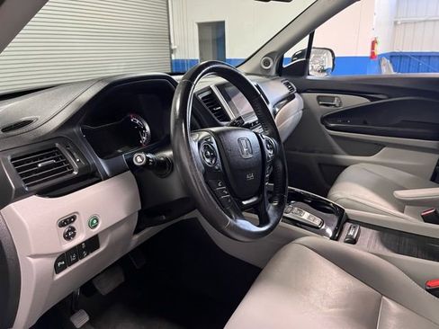 Used 2017 Honda Pilot Touring image 24
