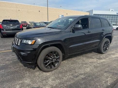 Used 2020 Jeep Grand Cherokee Altitude AWD/4WD image 4
