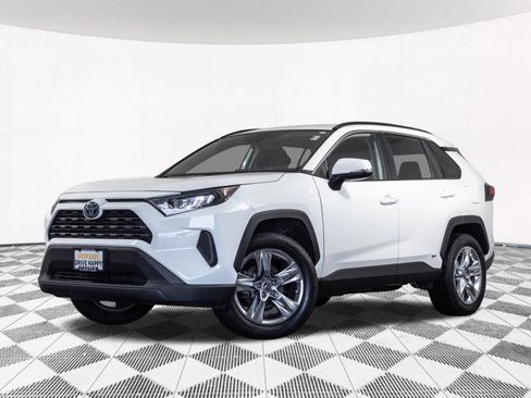 Used 2022 Toyota RAV4 LE AWD/4WD image 2
