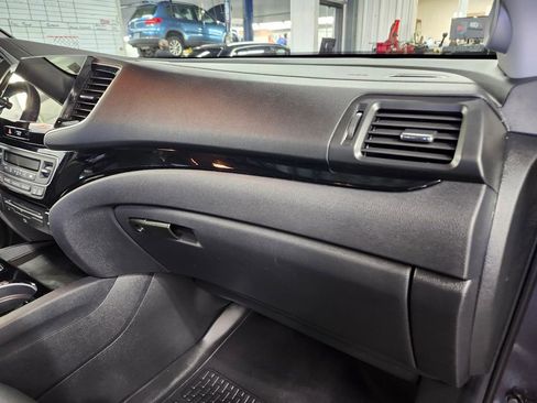 Used 2019 Honda Pilot Touring image 15