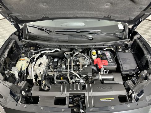 Used 2025 Nissan Kicks SV image 30