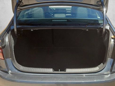 Used 2025 Volkswagen Jetta SE FWD image 6