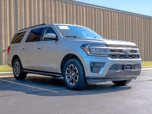 Used 2024 Ford Expedition Max XLT AWD/4WD image 2
