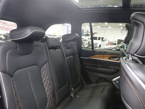 Used 2022 Jeep Grand Cherokee Summit AWD/4WD image 22