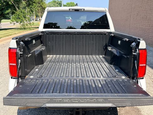 Used 2026 Toyota Tacoma TRD Off-Road AWD/4WD image 5
