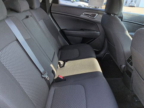 Used 2023 Kia Sportage LX image 8