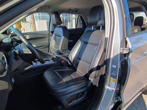 Used 2023 Ford Explorer XLT w/ Equipment Group 202A image 18