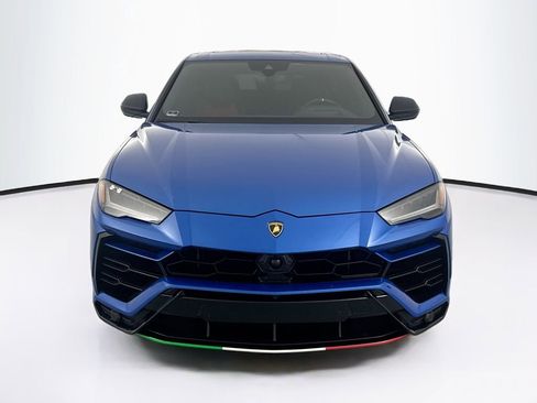 Used 2022 Lamborghini Urus AWD/4WD image 2